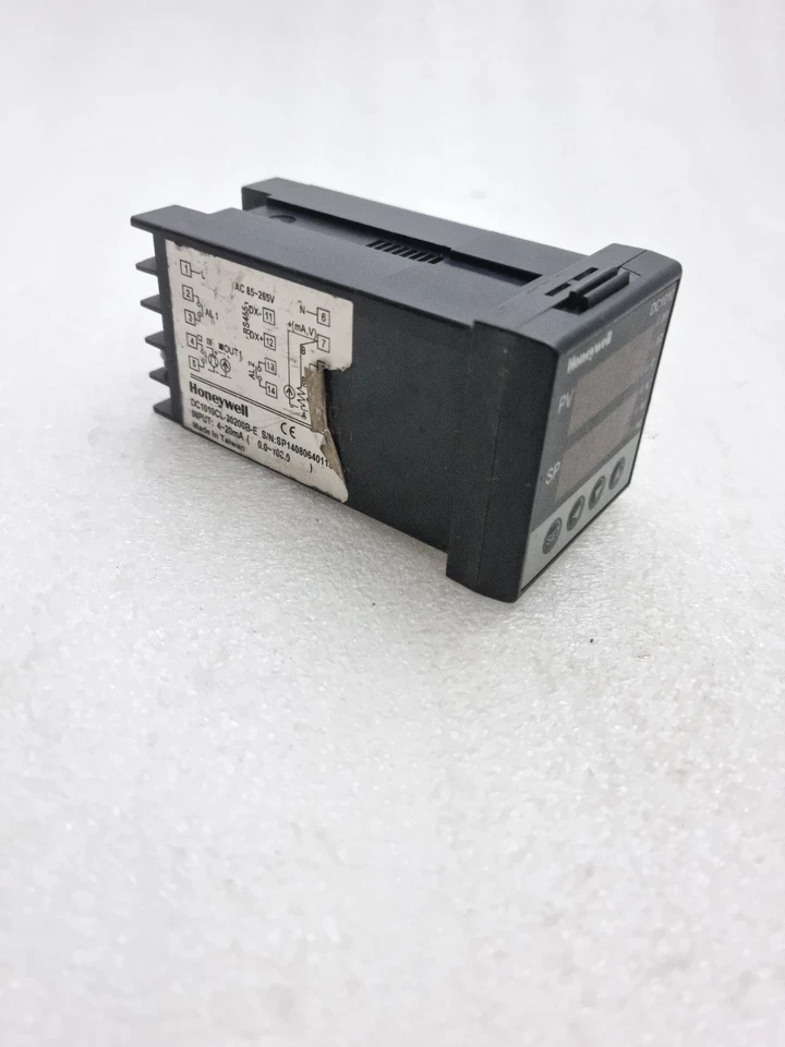 Honeywell DC1010CL-30200B-E PID Temperature Controller (Used Working) DC1010